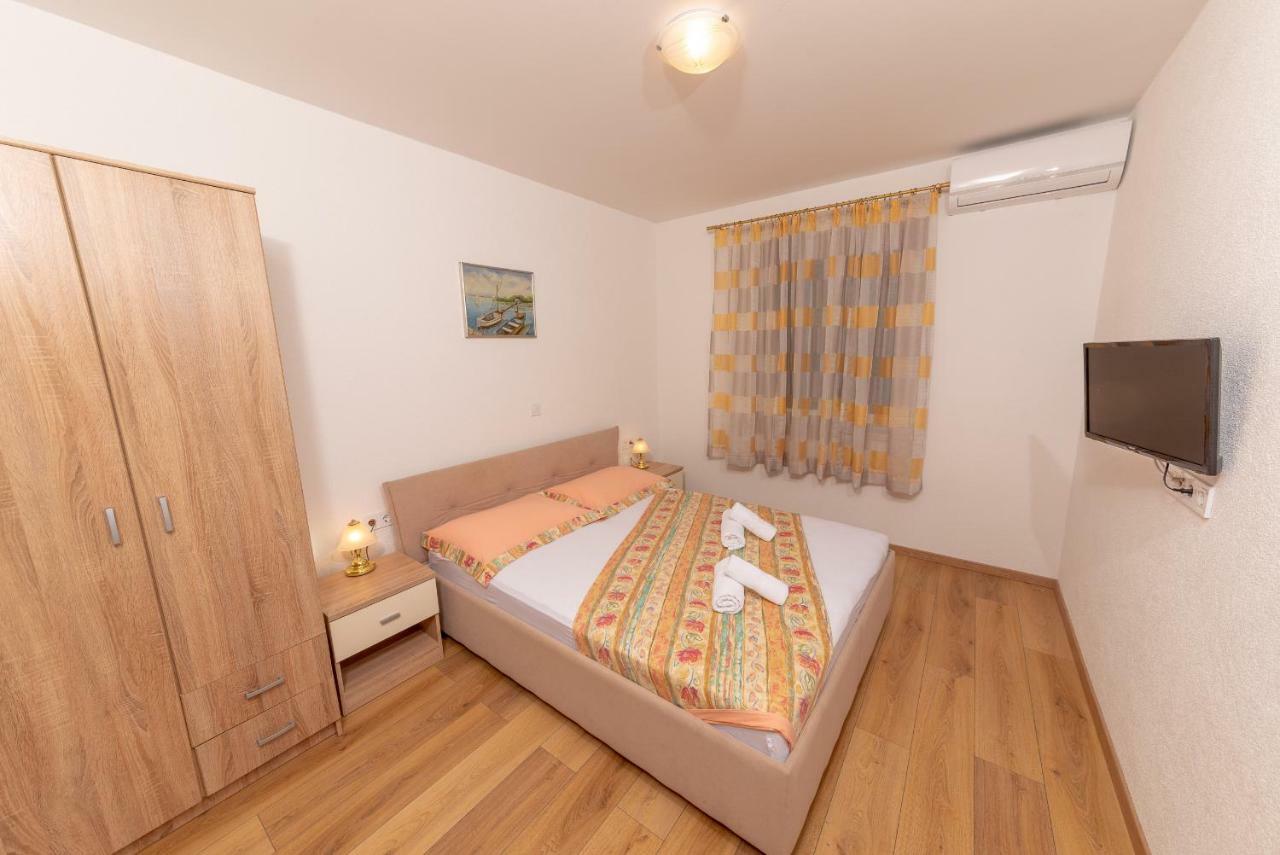 Apartman Hibiskus Bol Bagian luar foto