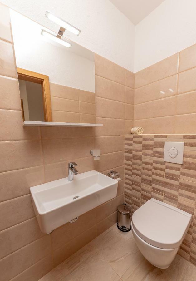 Apartman Hibiskus Bol Bagian luar foto