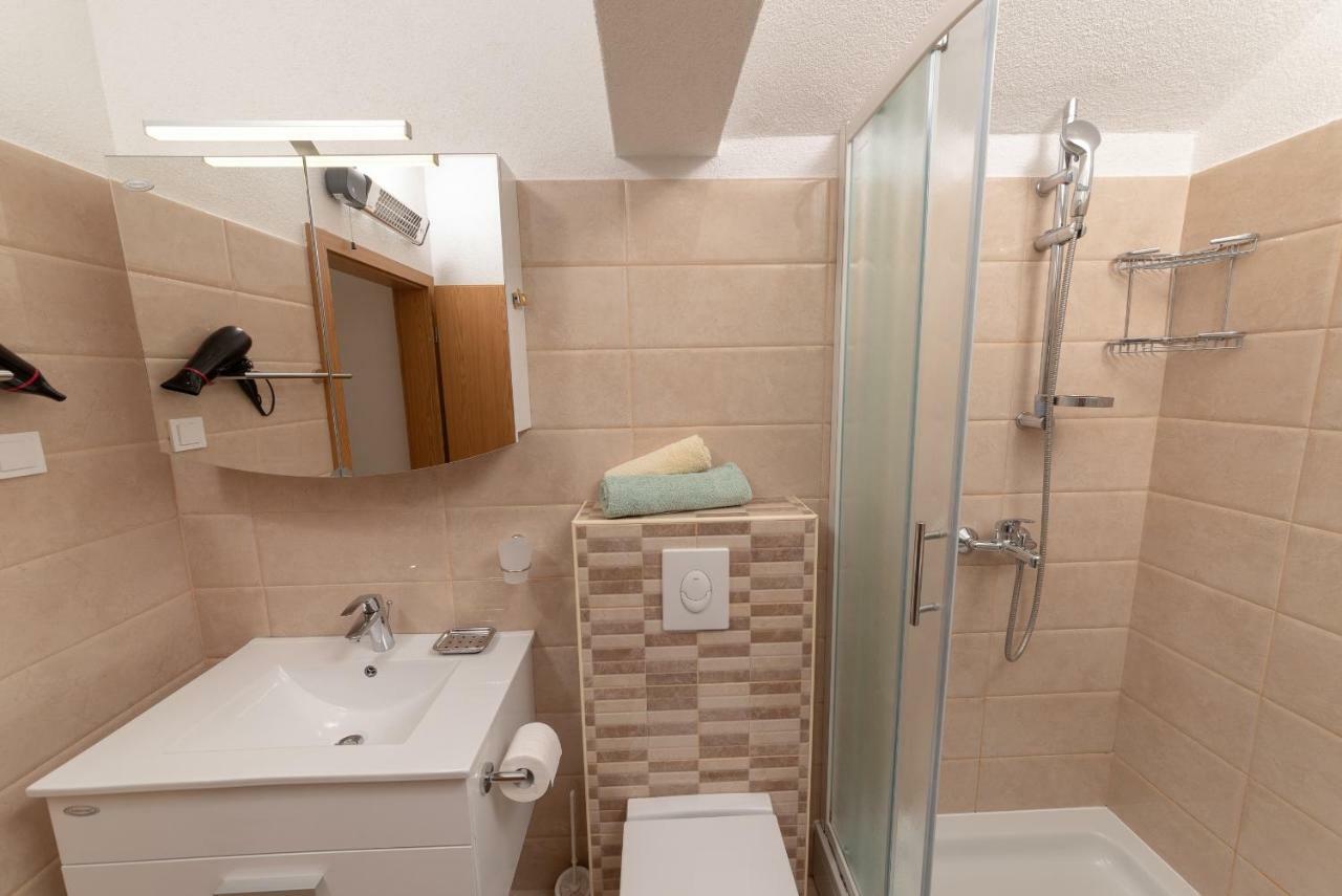 Apartman Hibiskus Bol Bagian luar foto